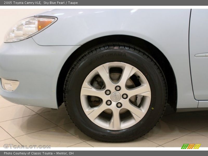 Sky Blue Pearl / Taupe 2005 Toyota Camry XLE
