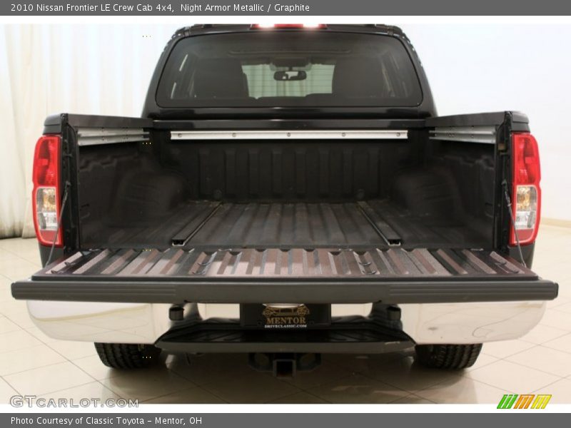 Night Armor Metallic / Graphite 2010 Nissan Frontier LE Crew Cab 4x4