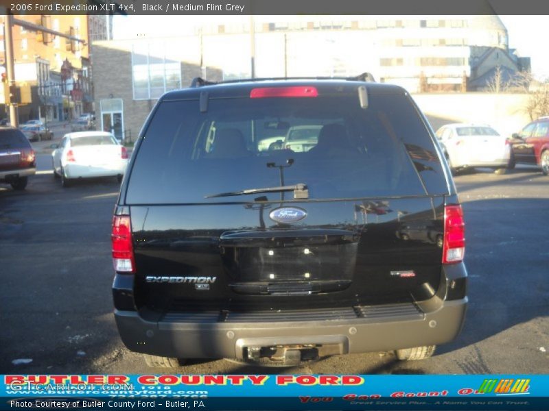Black / Medium Flint Grey 2006 Ford Expedition XLT 4x4