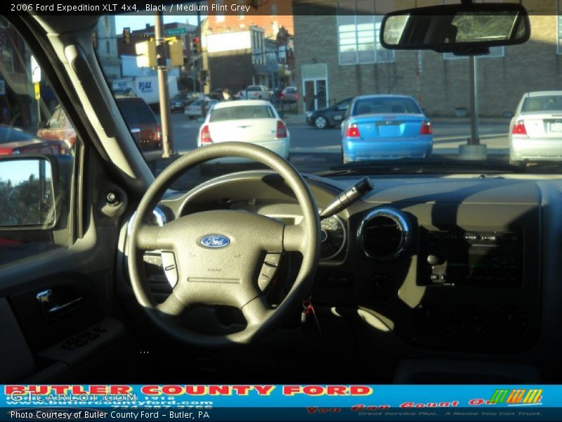 Black / Medium Flint Grey 2006 Ford Expedition XLT 4x4