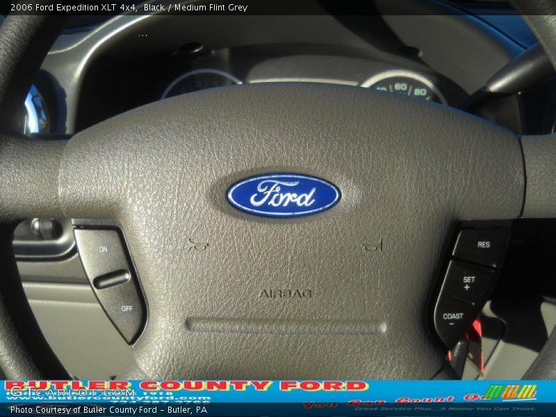 Black / Medium Flint Grey 2006 Ford Expedition XLT 4x4