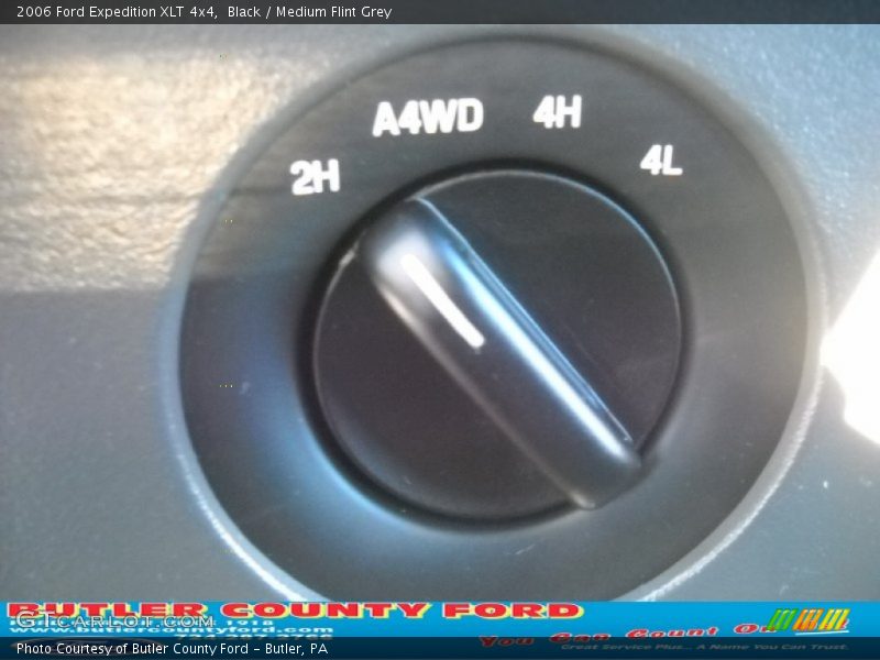 Black / Medium Flint Grey 2006 Ford Expedition XLT 4x4