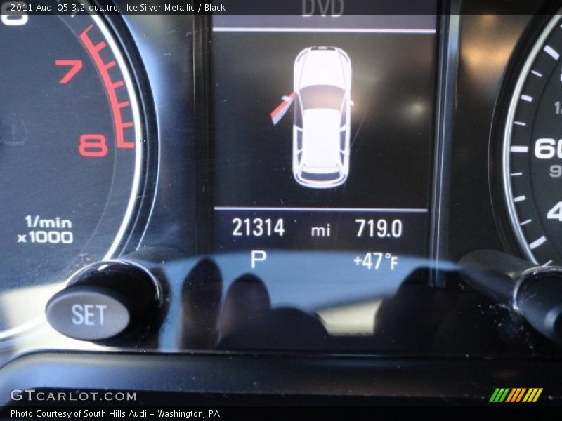 Ice Silver Metallic / Black 2011 Audi Q5 3.2 quattro