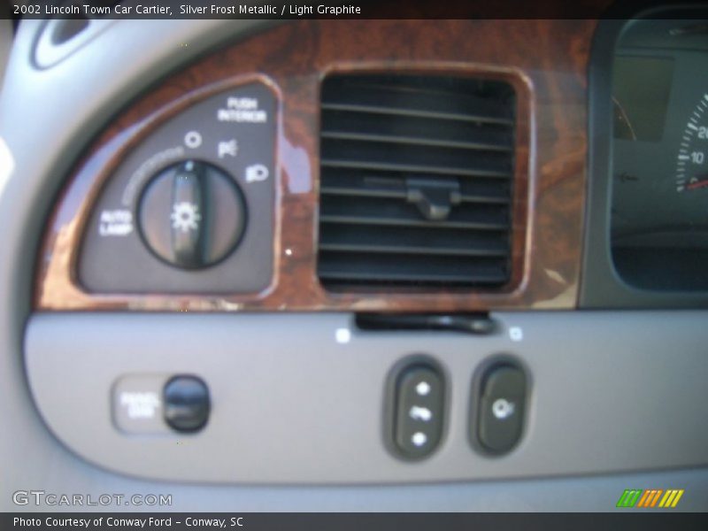 Silver Frost Metallic / Light Graphite 2002 Lincoln Town Car Cartier