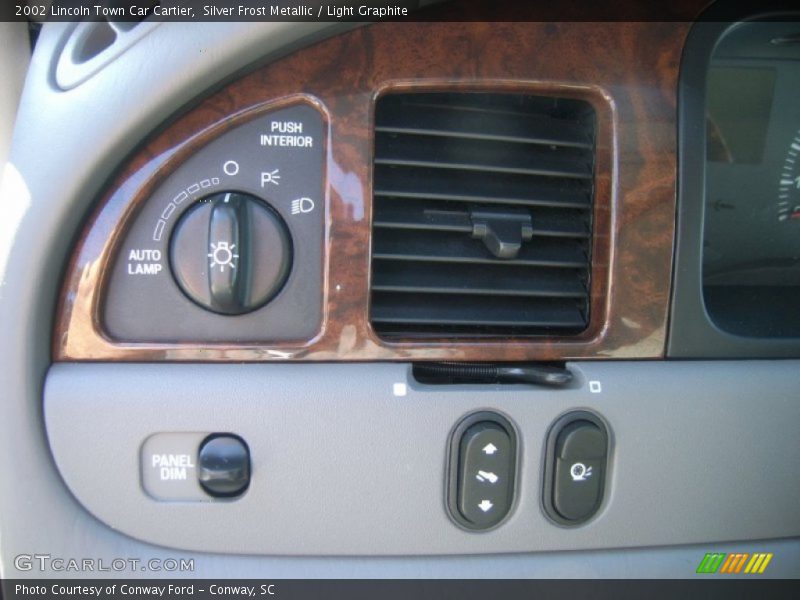 Silver Frost Metallic / Light Graphite 2002 Lincoln Town Car Cartier