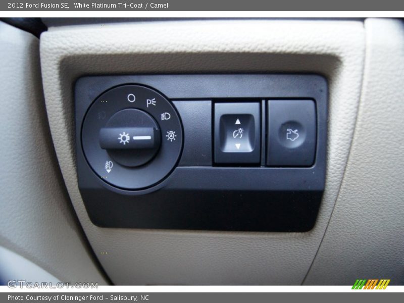 White Platinum Tri-Coat / Camel 2012 Ford Fusion SE