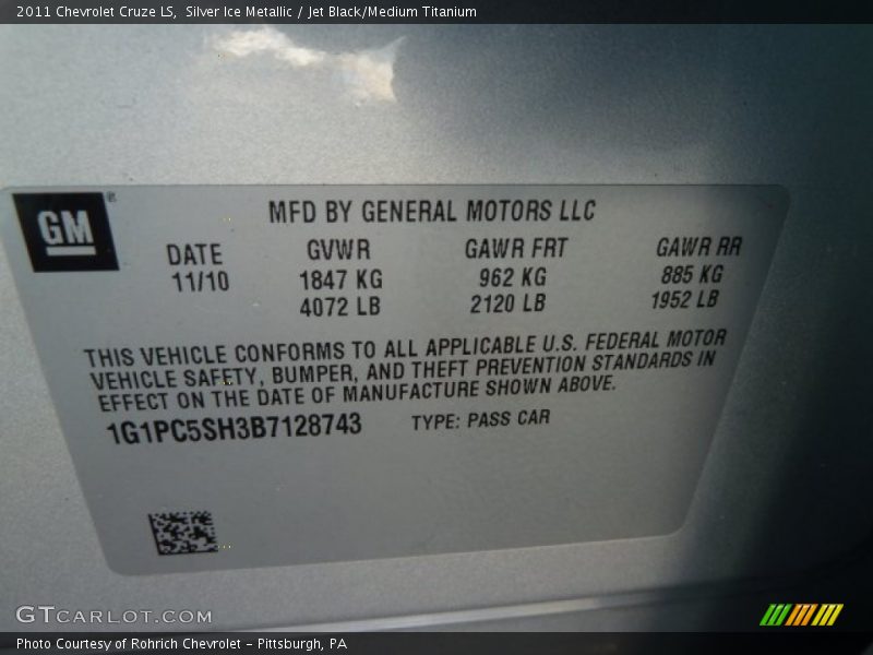 Silver Ice Metallic / Jet Black/Medium Titanium 2011 Chevrolet Cruze LS