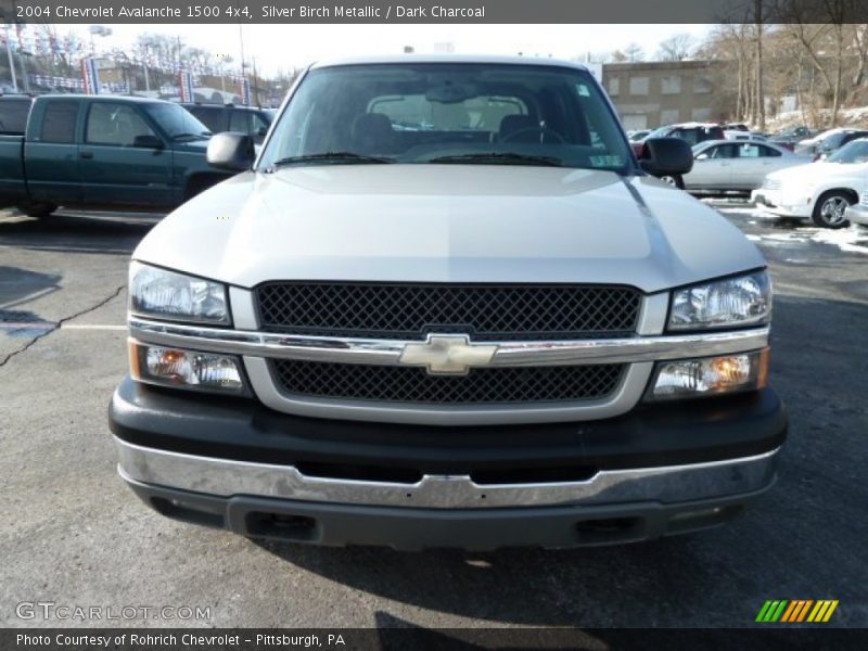 Silver Birch Metallic / Dark Charcoal 2004 Chevrolet Avalanche 1500 4x4