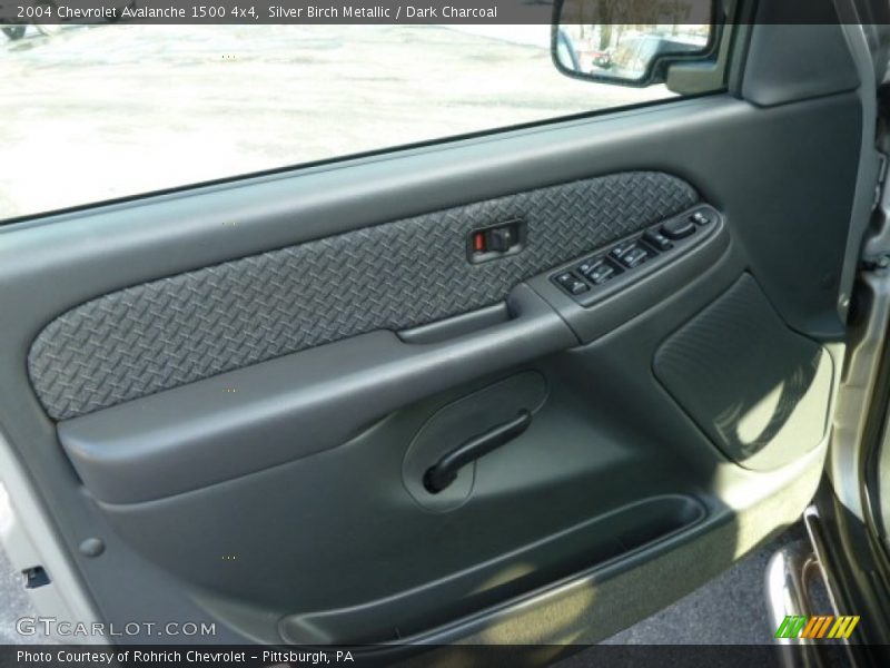 Silver Birch Metallic / Dark Charcoal 2004 Chevrolet Avalanche 1500 4x4