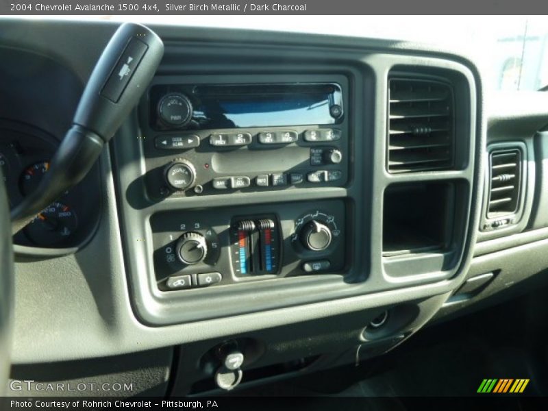 Silver Birch Metallic / Dark Charcoal 2004 Chevrolet Avalanche 1500 4x4