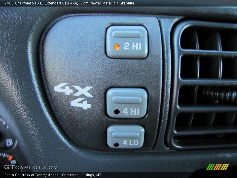 Light Pewter Metallic / Graphite 2003 Chevrolet S10 LS Extended Cab 4x4