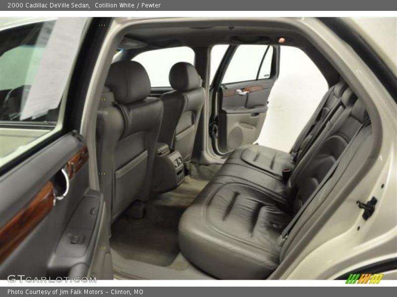 Cotillion White / Pewter 2000 Cadillac DeVille Sedan