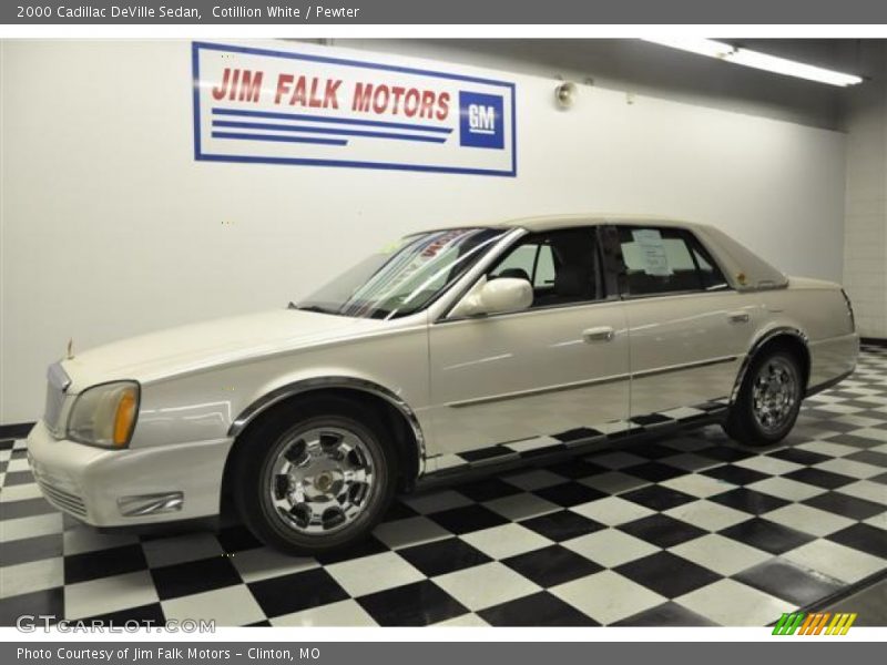 Cotillion White / Pewter 2000 Cadillac DeVille Sedan