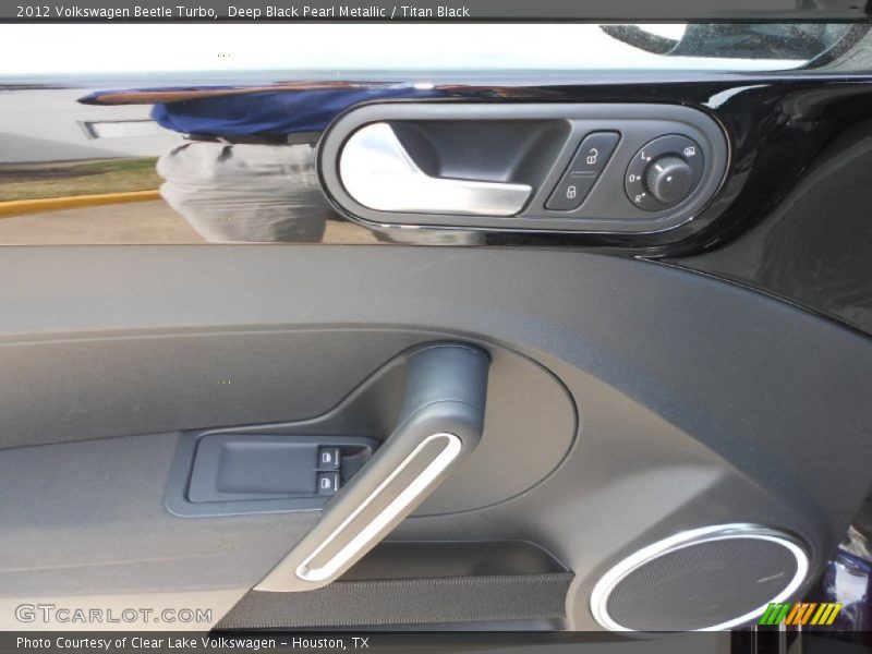 Deep Black Pearl Metallic / Titan Black 2012 Volkswagen Beetle Turbo