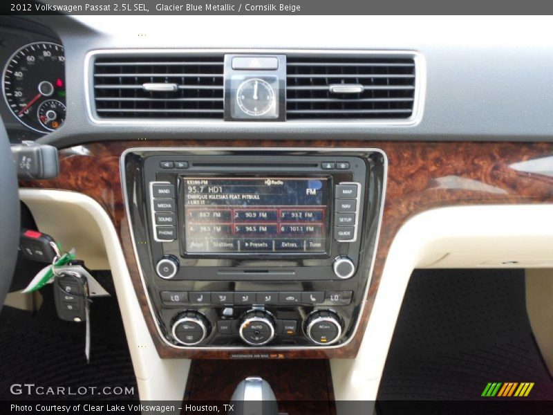 Controls of 2012 Passat 2.5L SEL
