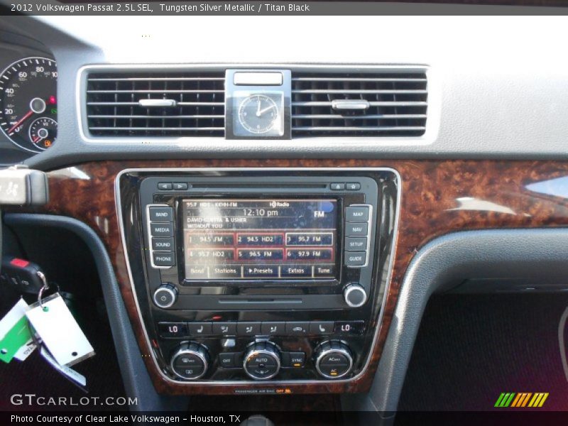Tungsten Silver Metallic / Titan Black 2012 Volkswagen Passat 2.5L SEL