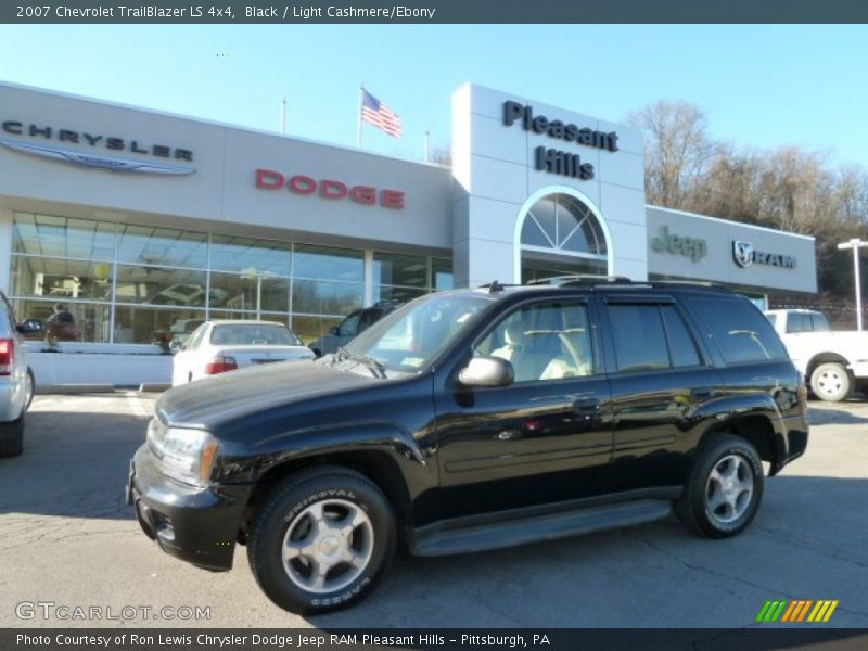 Black / Light Cashmere/Ebony 2007 Chevrolet TrailBlazer LS 4x4