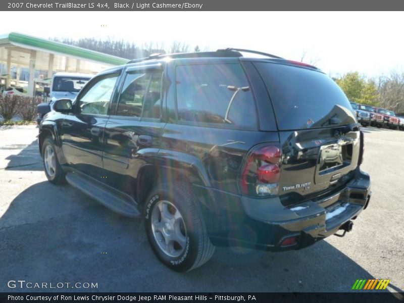 Black / Light Cashmere/Ebony 2007 Chevrolet TrailBlazer LS 4x4