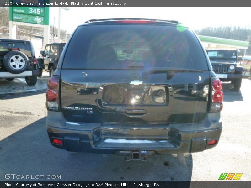 Black / Light Cashmere/Ebony 2007 Chevrolet TrailBlazer LS 4x4