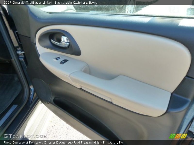 Black / Light Cashmere/Ebony 2007 Chevrolet TrailBlazer LS 4x4