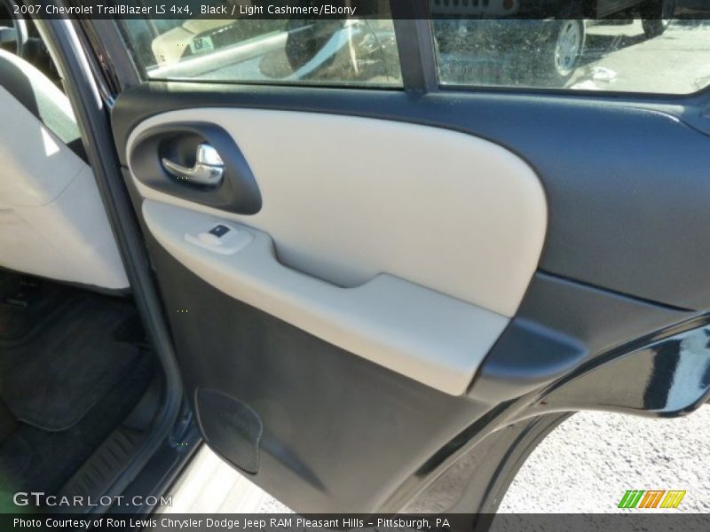 Black / Light Cashmere/Ebony 2007 Chevrolet TrailBlazer LS 4x4