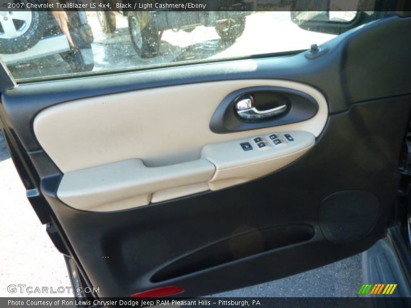 Black / Light Cashmere/Ebony 2007 Chevrolet TrailBlazer LS 4x4