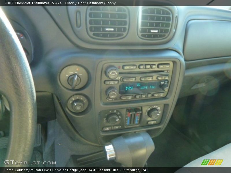 Black / Light Cashmere/Ebony 2007 Chevrolet TrailBlazer LS 4x4
