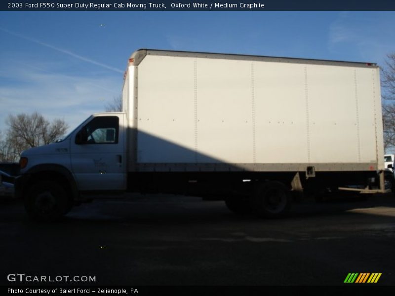 Oxford White / Medium Graphite 2003 Ford F550 Super Duty Regular Cab Moving Truck