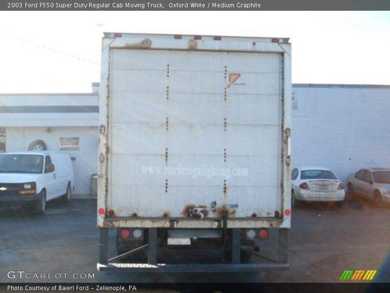 Oxford White / Medium Graphite 2003 Ford F550 Super Duty Regular Cab Moving Truck