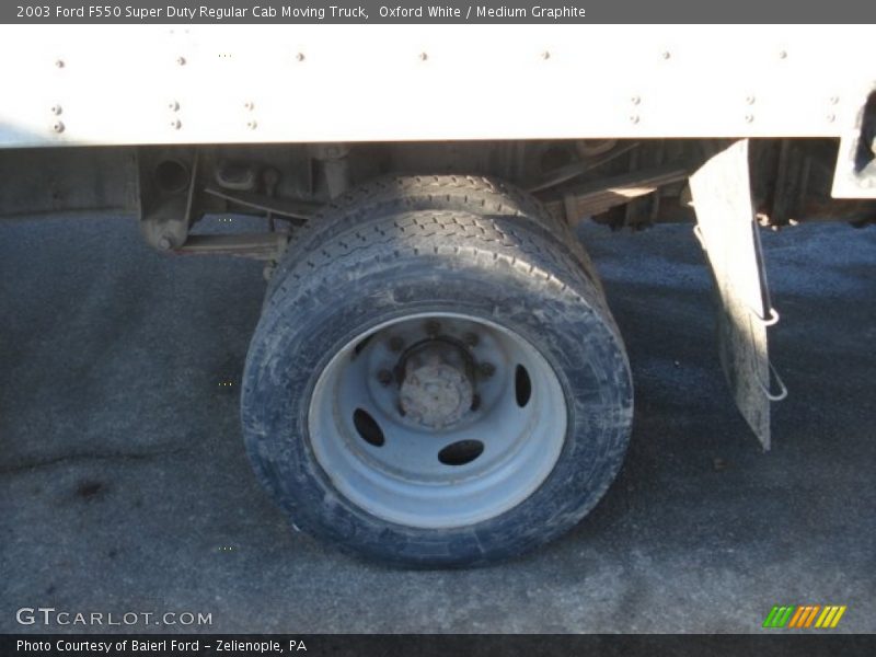 Oxford White / Medium Graphite 2003 Ford F550 Super Duty Regular Cab Moving Truck
