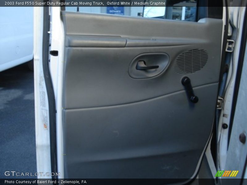 Oxford White / Medium Graphite 2003 Ford F550 Super Duty Regular Cab Moving Truck