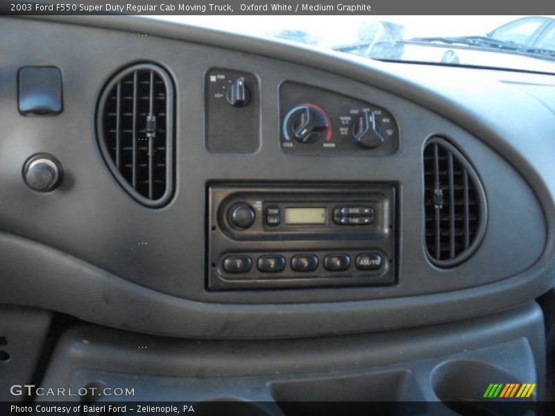 Oxford White / Medium Graphite 2003 Ford F550 Super Duty Regular Cab Moving Truck