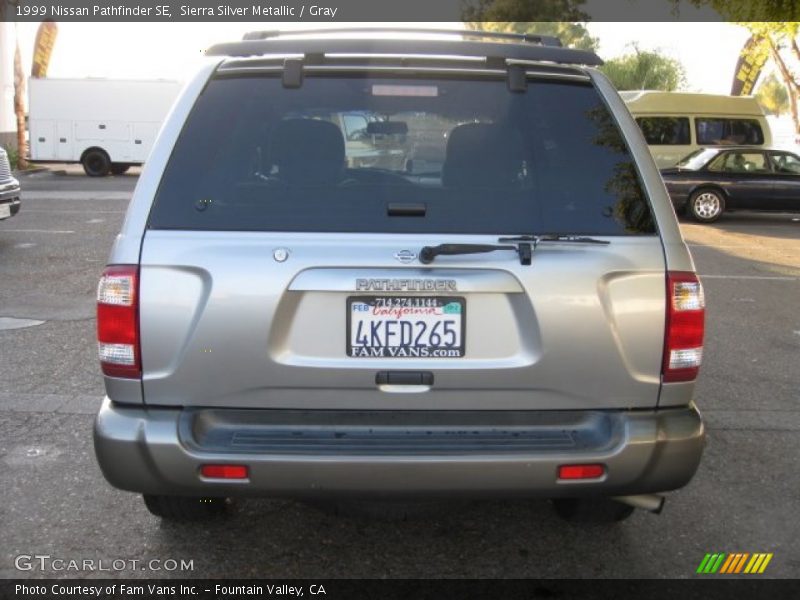 Sierra Silver Metallic / Gray 1999 Nissan Pathfinder SE