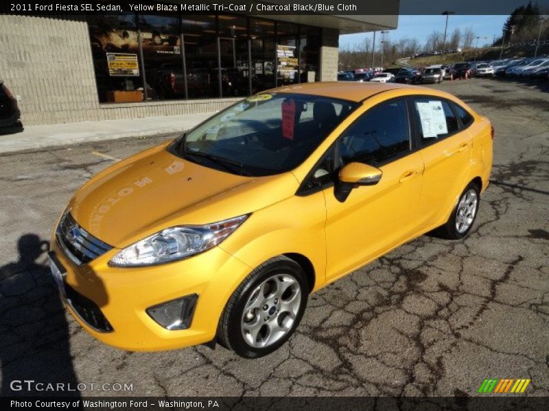 Front 3/4 View of 2011 Fiesta SEL Sedan