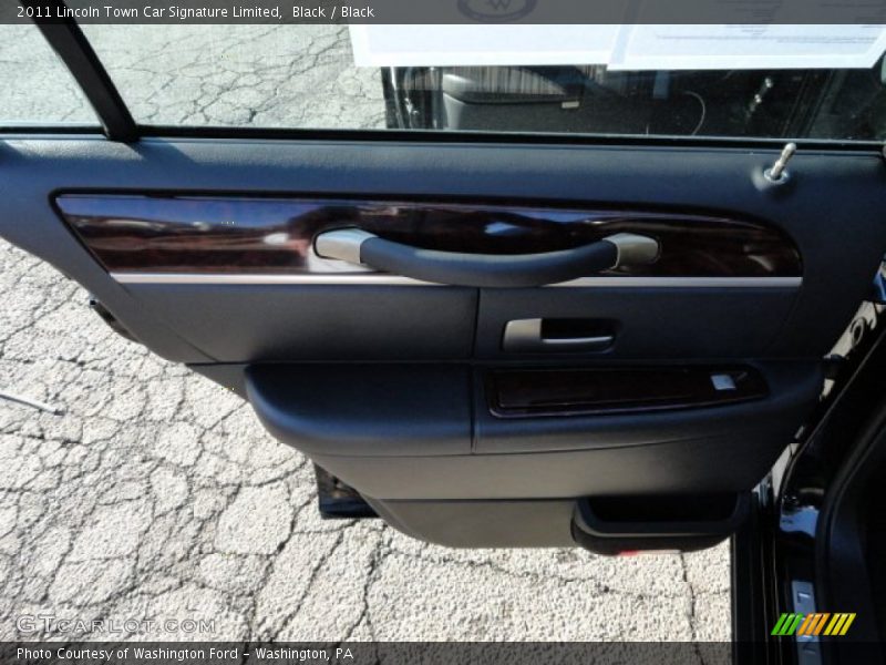 Black / Black 2011 Lincoln Town Car Signature Limited