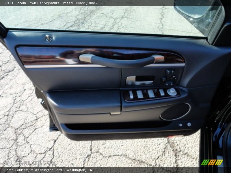 Black / Black 2011 Lincoln Town Car Signature Limited