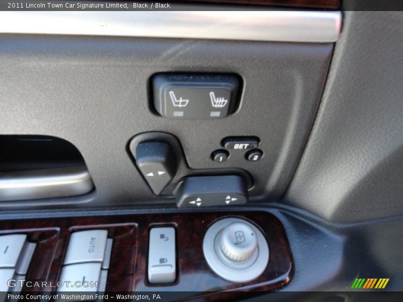 Black / Black 2011 Lincoln Town Car Signature Limited