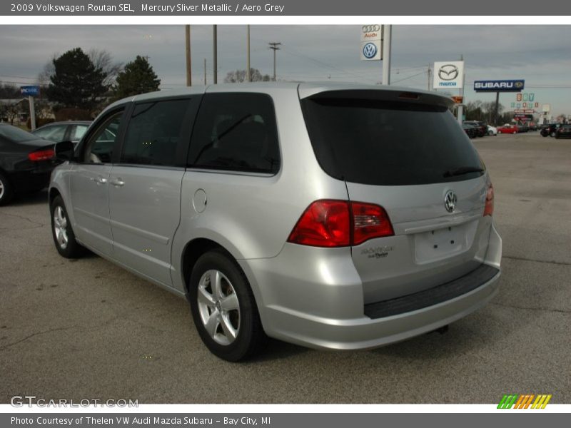 Mercury Sliver Metallic / Aero Grey 2009 Volkswagen Routan SEL