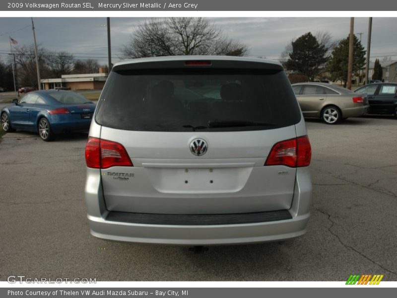 Mercury Sliver Metallic / Aero Grey 2009 Volkswagen Routan SEL