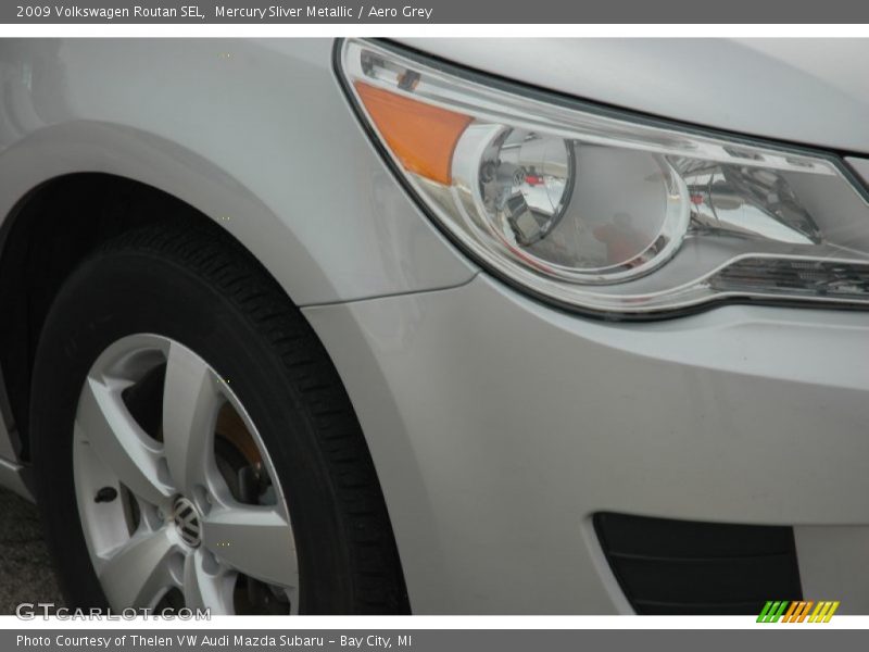 Mercury Sliver Metallic / Aero Grey 2009 Volkswagen Routan SEL