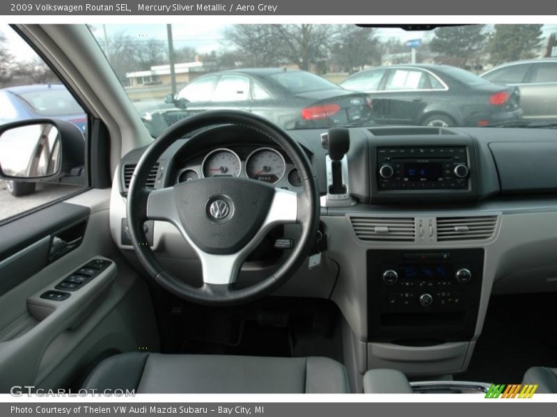 Mercury Sliver Metallic / Aero Grey 2009 Volkswagen Routan SEL