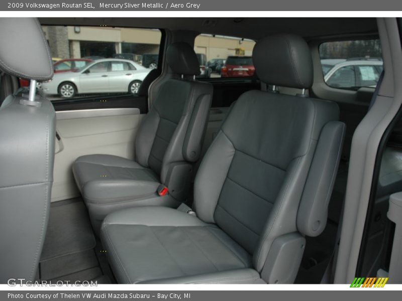 Mercury Sliver Metallic / Aero Grey 2009 Volkswagen Routan SEL