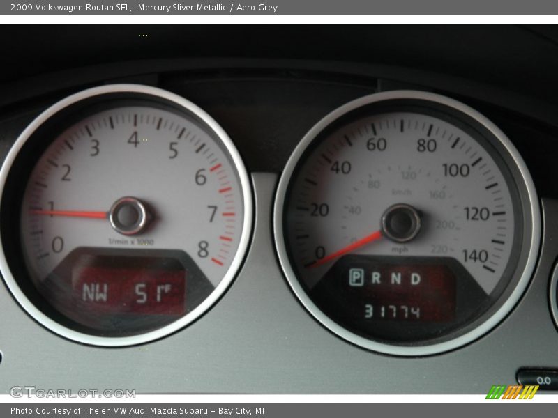 Mercury Sliver Metallic / Aero Grey 2009 Volkswagen Routan SEL