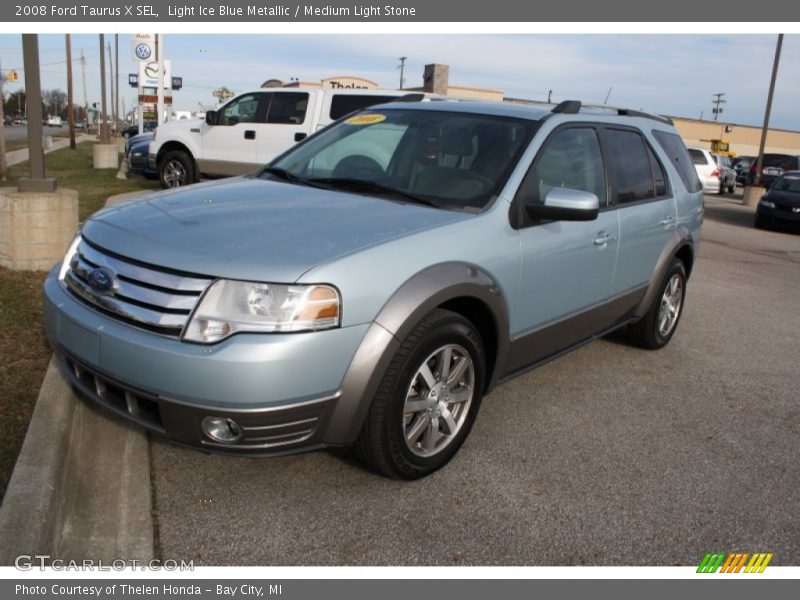 Front 3/4 View of 2008 Taurus X SEL