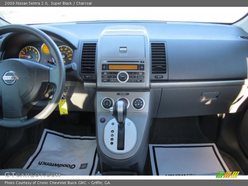 Super Black / Charcoal 2009 Nissan Sentra 2.0