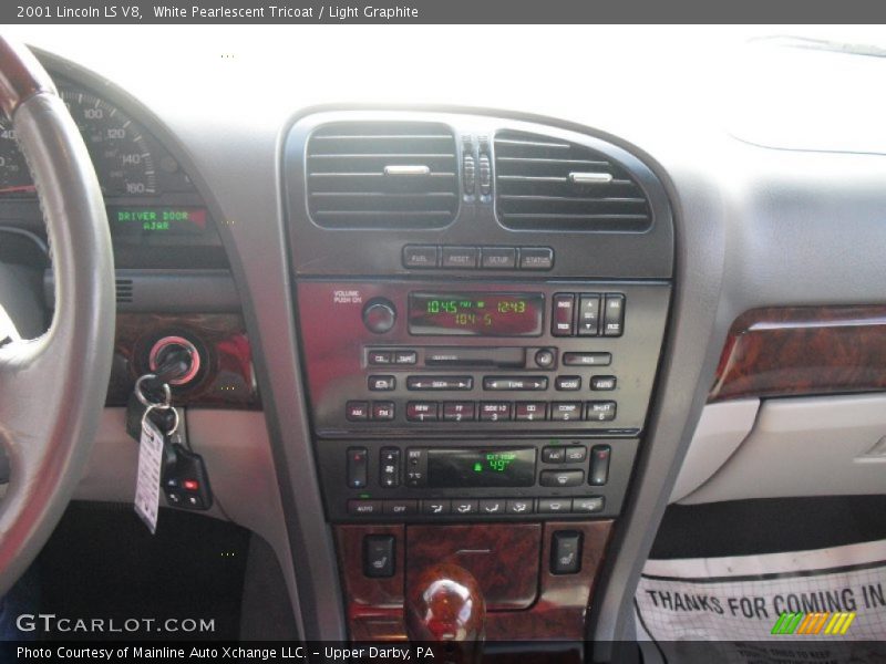 White Pearlescent Tricoat / Light Graphite 2001 Lincoln LS V8