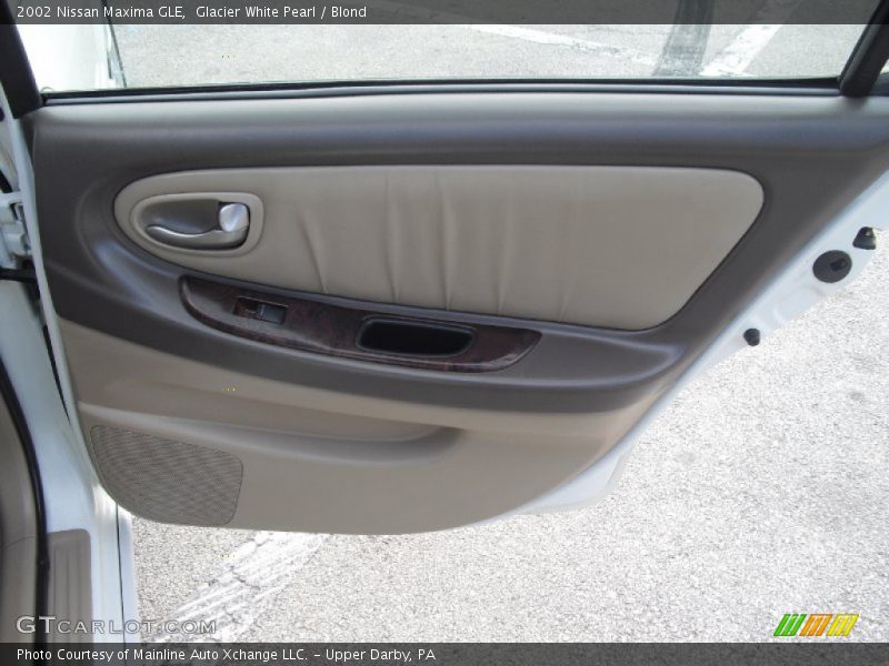 Glacier White Pearl / Blond 2002 Nissan Maxima GLE