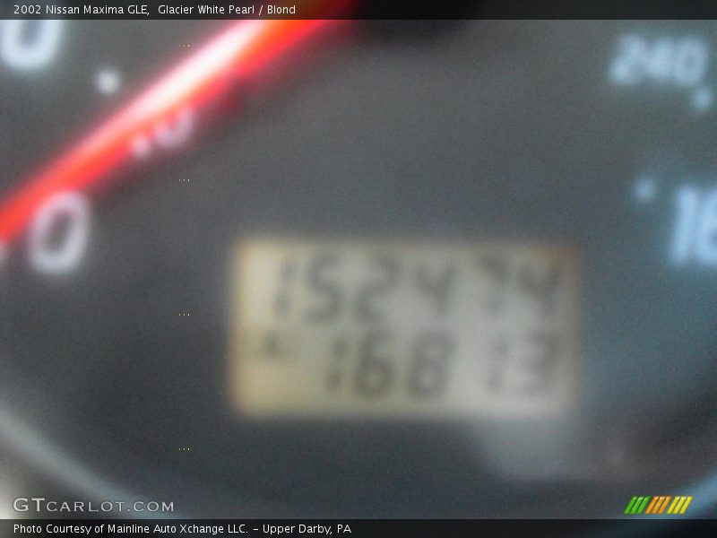 Glacier White Pearl / Blond 2002 Nissan Maxima GLE