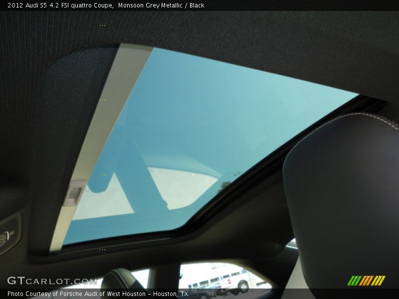 Sunroof of 2012 S5 4.2 FSI quattro Coupe