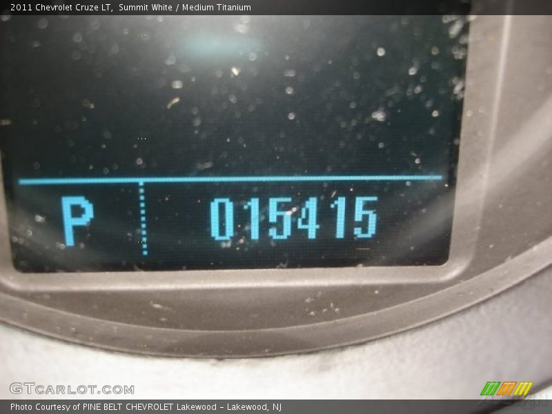 Summit White / Medium Titanium 2011 Chevrolet Cruze LT